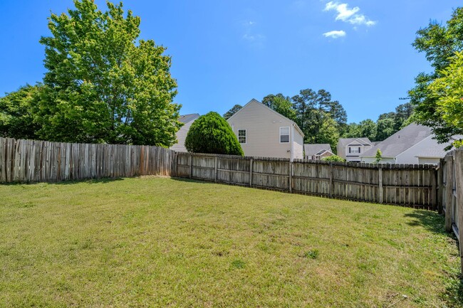Building Photo - Available Now! 3-bedroom home with off str...