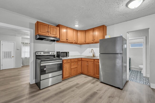 Building Photo - Charming 2-bedroom, 1-bath near downtown Clarksville!