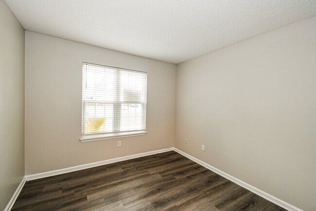 Building Photo - 10873 Hoof Print Dr