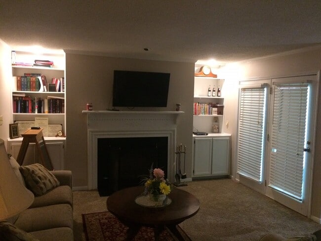Building Photo - 808 Gables Dr