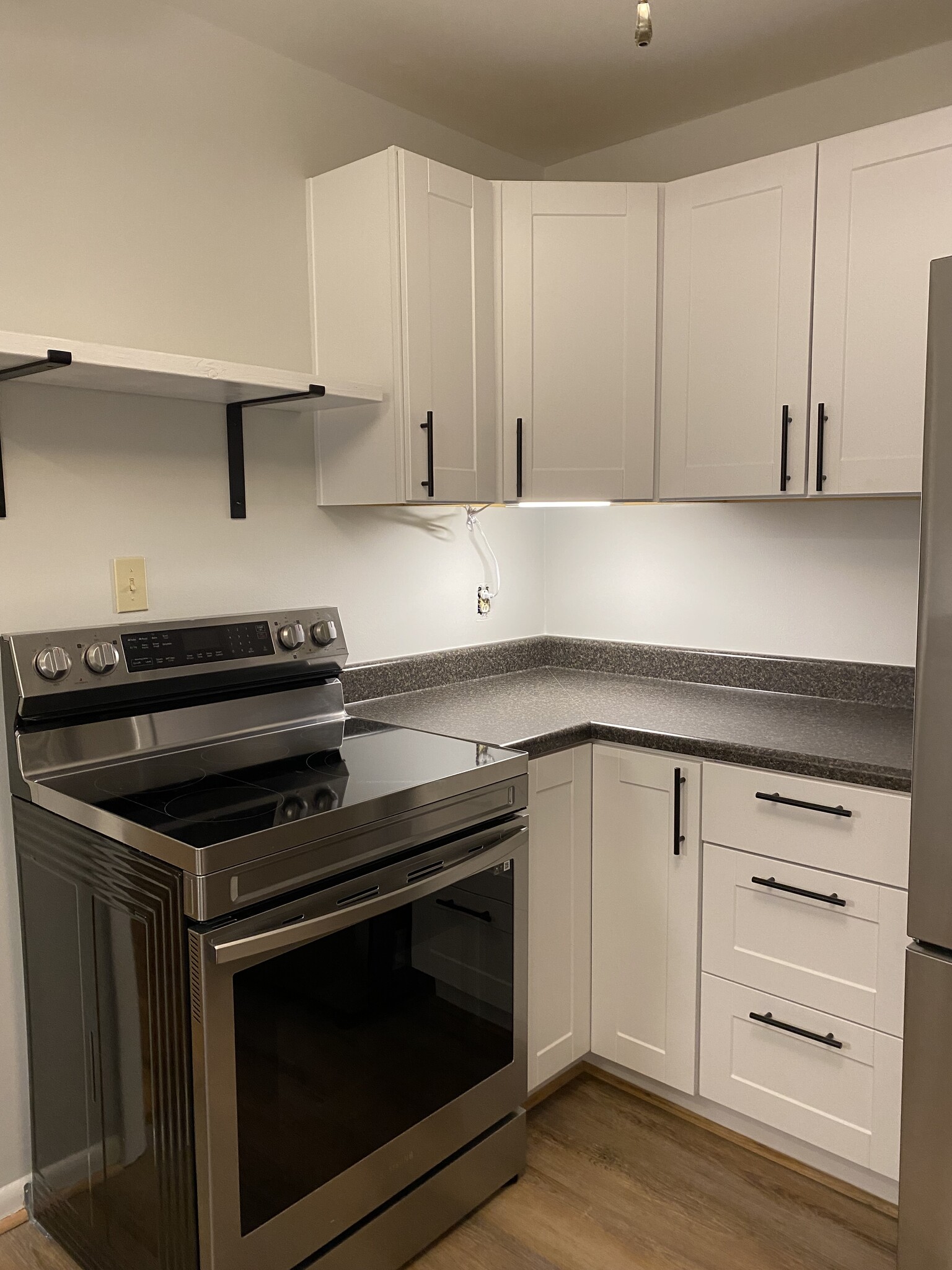 Building Photo - 918 N Graycroft Ave