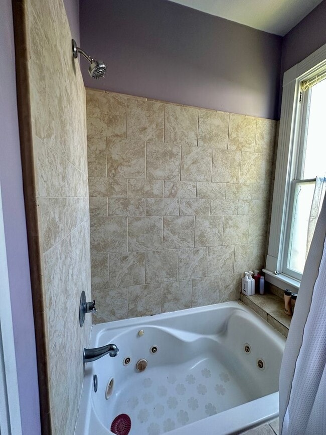 Building Photo - 3 BED | 2.5 BATH | WRAP AROUND PORCHES | MIDTOWN