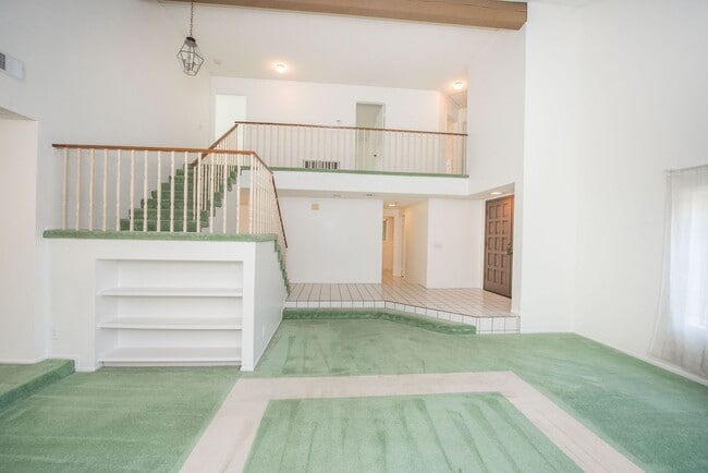 Building Photo - Rose Hills