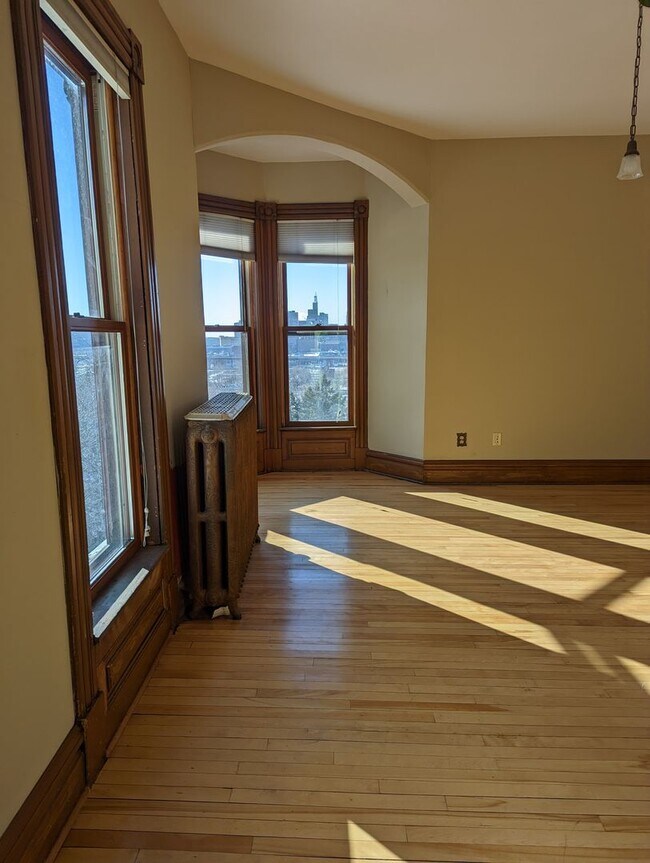 Building Photo - 653 5th St E