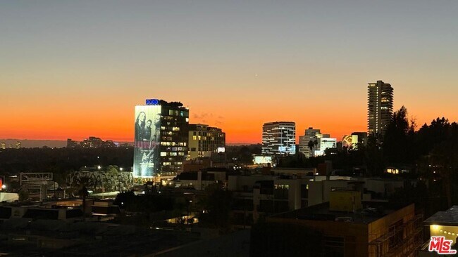 Building Photo - 8787 Shoreham Dr