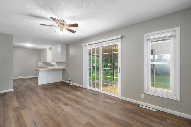 Building Photo - 2137 E Madison St