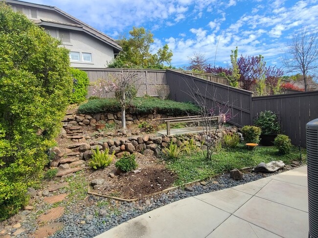 Building Photo - Incredible Four Bedroom Two Bathroom Home in Serrano Village