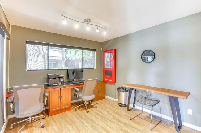 Building Photo - 5995 N 78th St