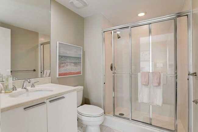 Building Photo - 2650 Lake Shore Dr