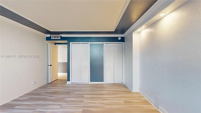 Building Photo - 1800 NE 114th St