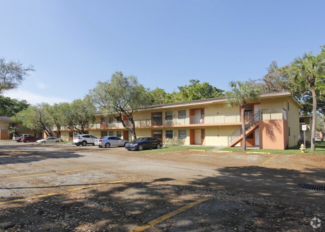 Lakeside At Tamarac Tamarac, FL Apartment Finder