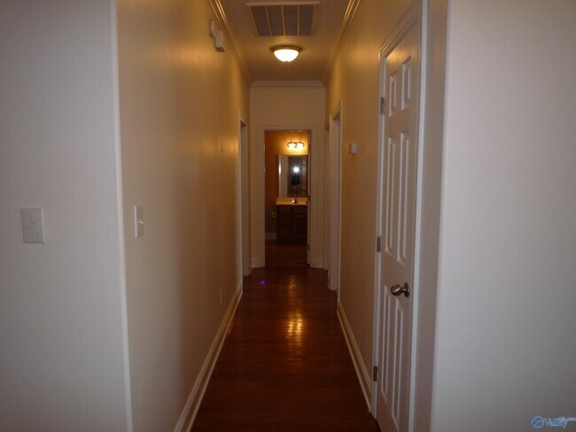 Building Photo - 16656 Bellewood Dr