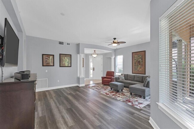 Building Photo - 5523 46th Ct W