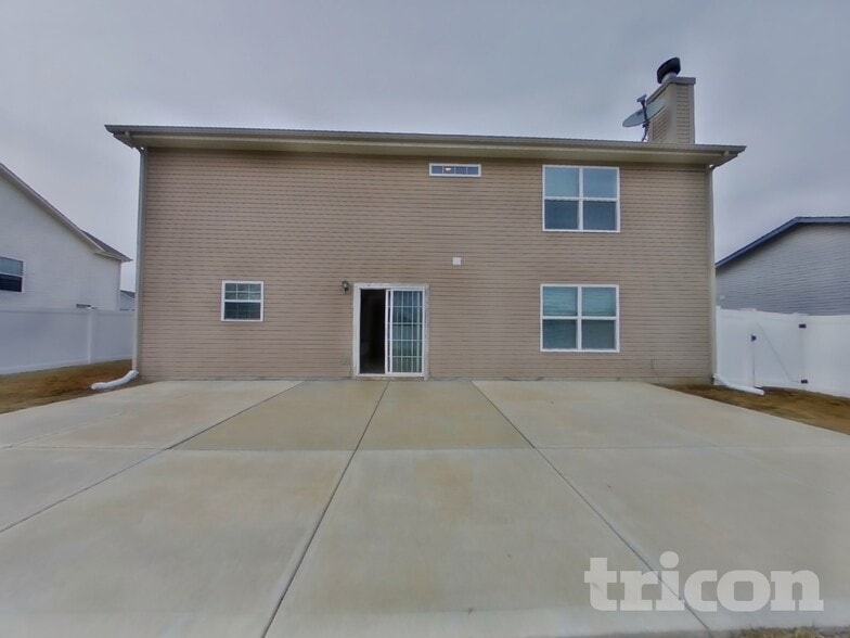 Building Photo - 749 Mozart Dr