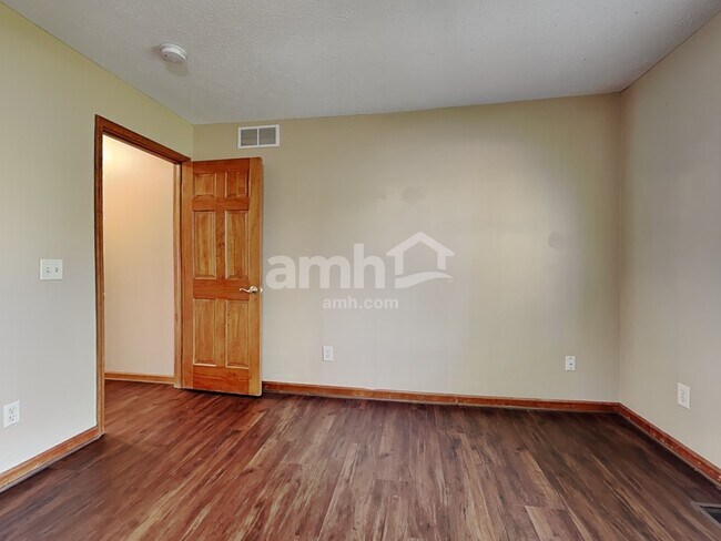 Building Photo - 59 Megan Ln