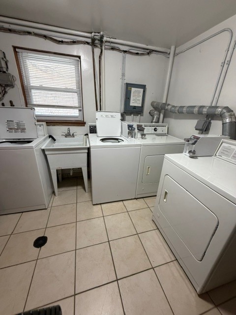 Building Photo - 7612 W Belmont Ave