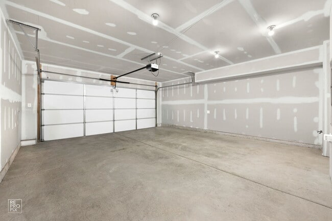 Building Photo - 2246 Venture Dr