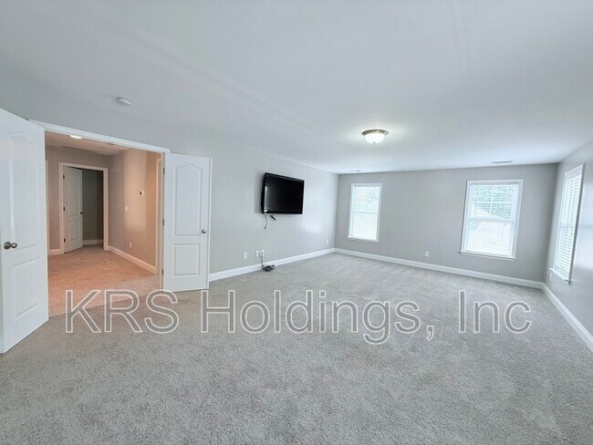 Building Photo - 5810 Spring Glen Lane