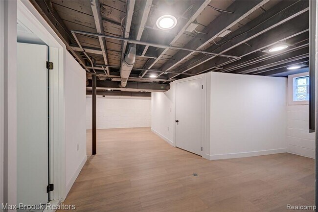 Building Photo - 409 Baldwin Ave