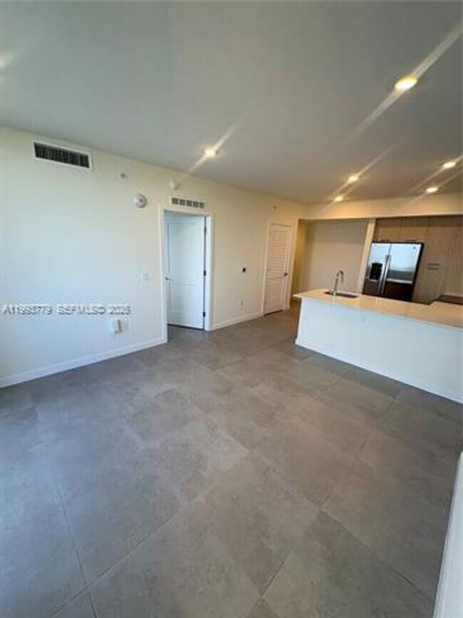 Building Photo - 16395 Biscayne Blvd