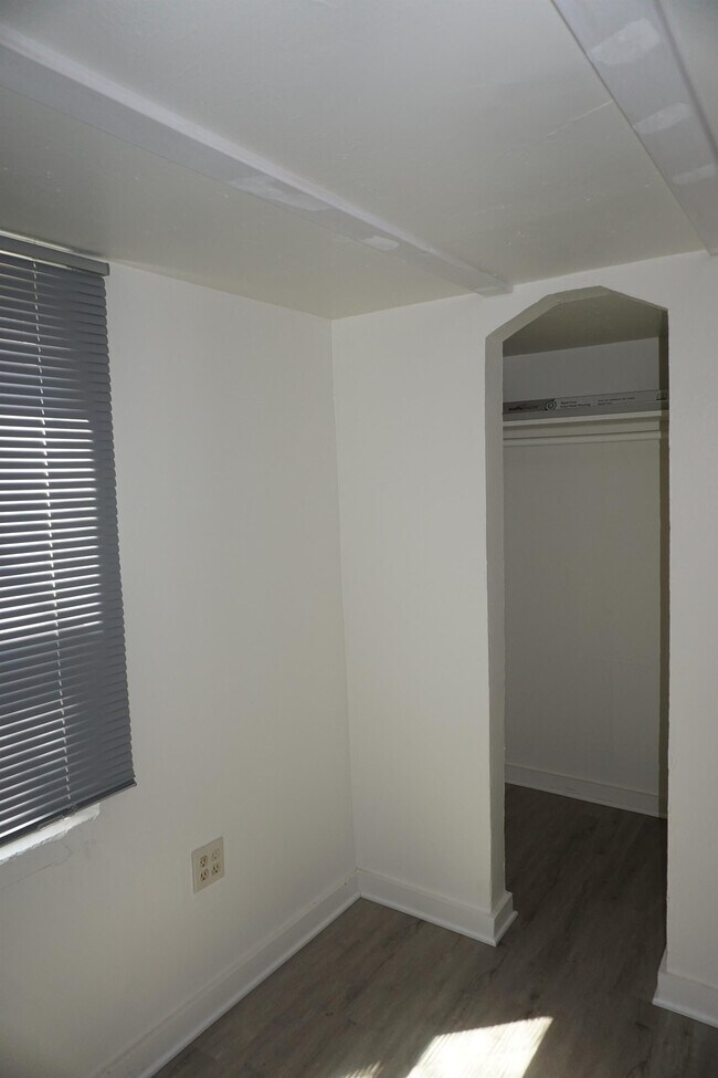 Building Photo - 4516 E Lester St