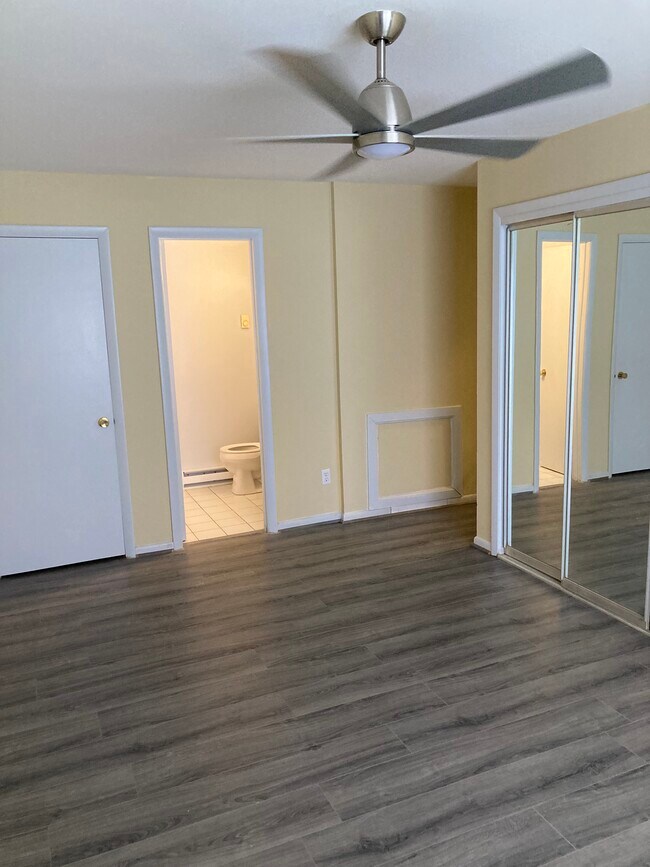 Master bedroom - 722 Ohio Pike