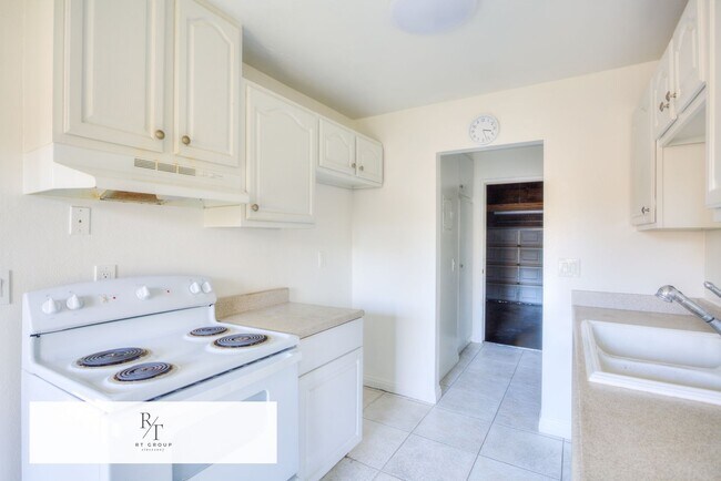 Building Photo - Walnut Valley Unified School District