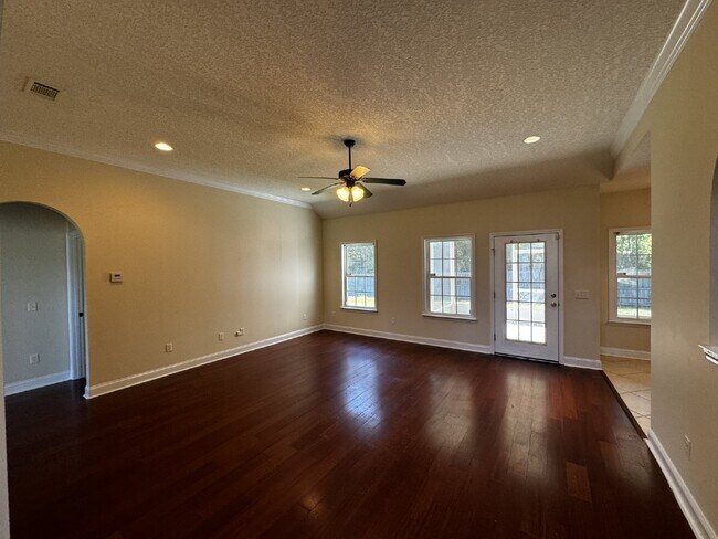 Building Photo - House for Rent