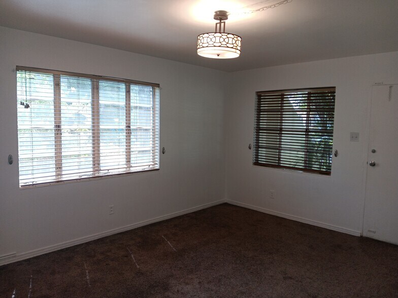 Building Photo - 1518 S Habana Ave