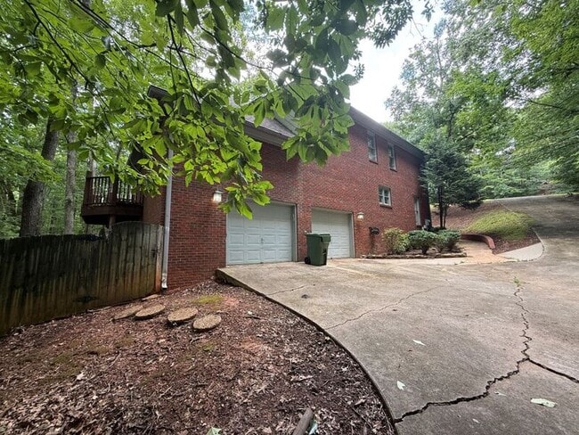 Building Photo - 2411 Oakwood Ave NE