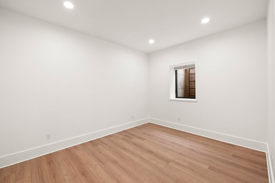 Building Photo - 2247 SE Brooklyn St