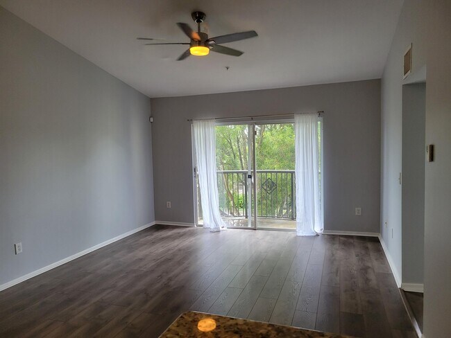 Building Photo - 1400 Crestwood Ct S