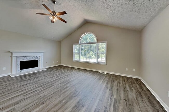 Building Photo - 565 Pine Valley Dr