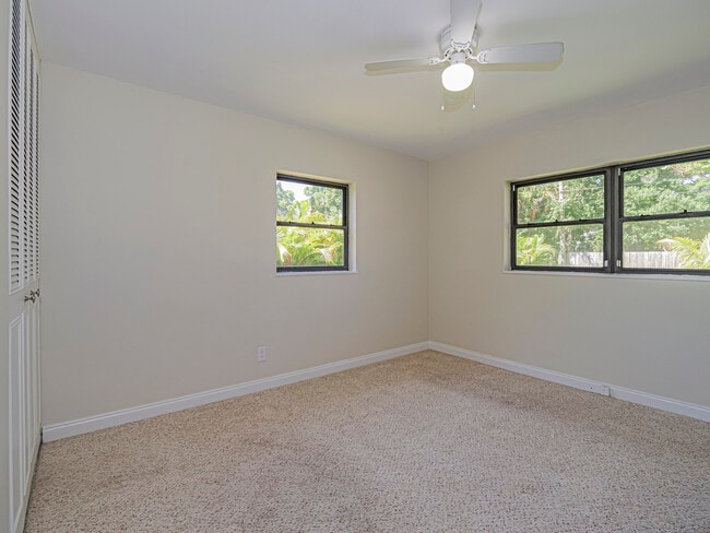 Building Photo - 855 28th Ave