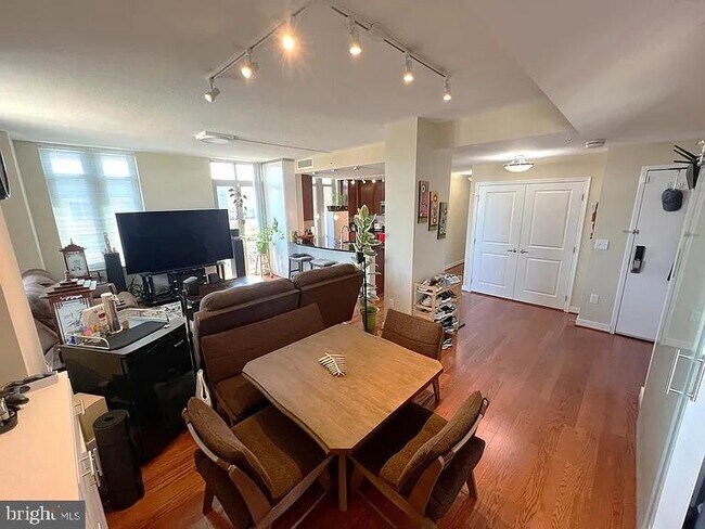 Building Photo - 155 Potomac Passage