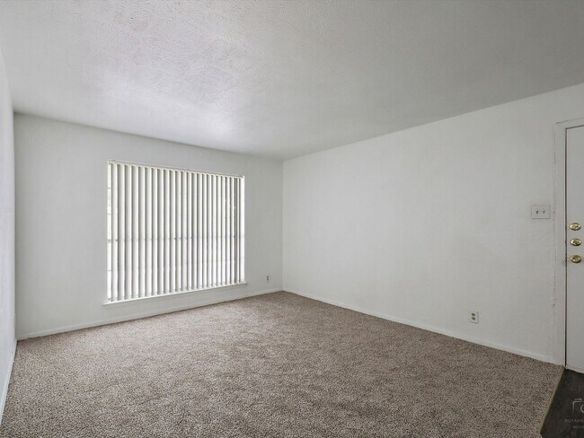 Building Photo - Spacious 2-Bedroom Apartments in Dallas – Starting at $1,150/Month