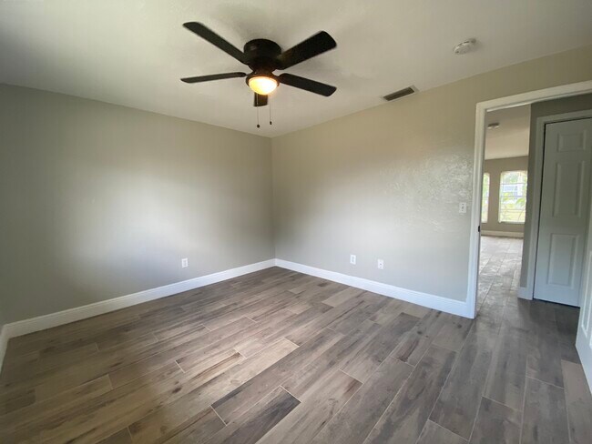 Building Photo - 2210 Marilyn Ln