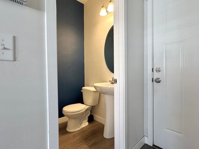 Building Photo - West Jordan 3-Bedroom Home - Clean, Cozy & Convenient