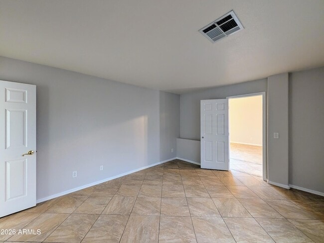 Building Photo - 15748 W Paradise Ln
