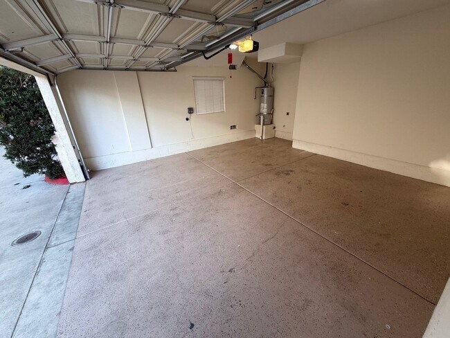 Building Photo - 1446 Holly Ave