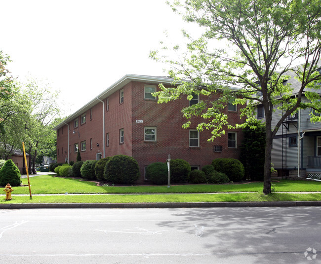 Primary Photo - 1298 Culver Rd