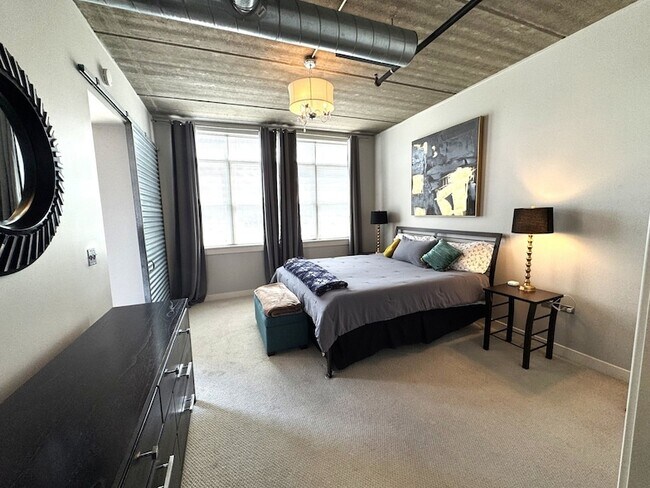 Building Photo - 10 S Dunton Ave