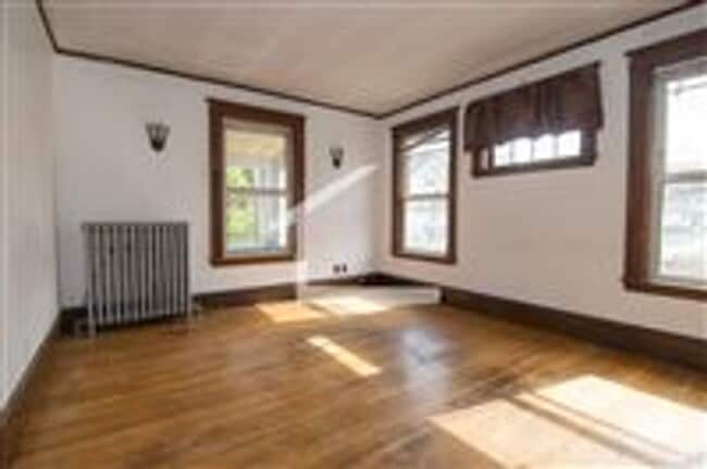 Building Photo - 59 Etna St