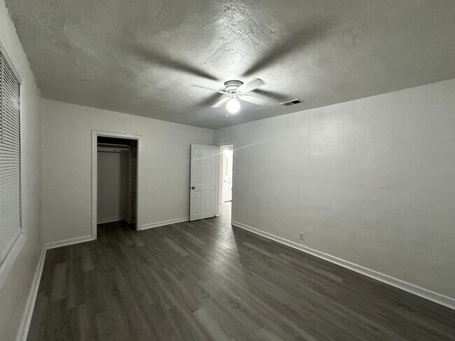 Building Photo - Move-In Ready Gem Near Downtown Orlando!