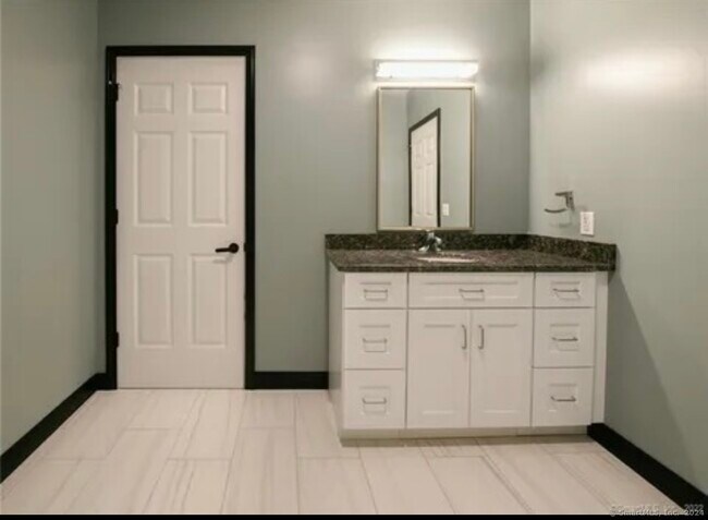 Building Photo - 77 Whiting St