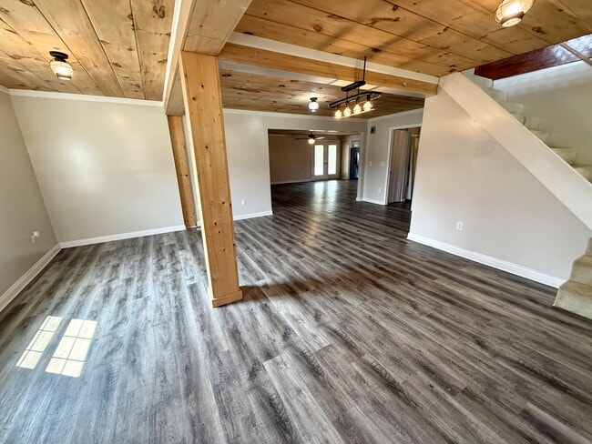 Building Photo - 690 Floyd Switch Estesburg Rd