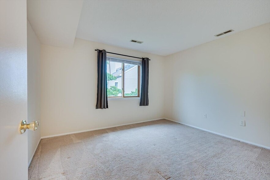 Building Photo - 2310 Aspen Dr