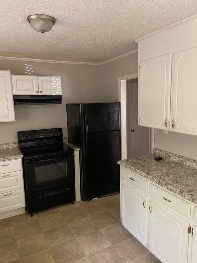 AVAILABLE NOW! 106 Greenbriar Dr, Greenw... 106 Greenbriar Dr