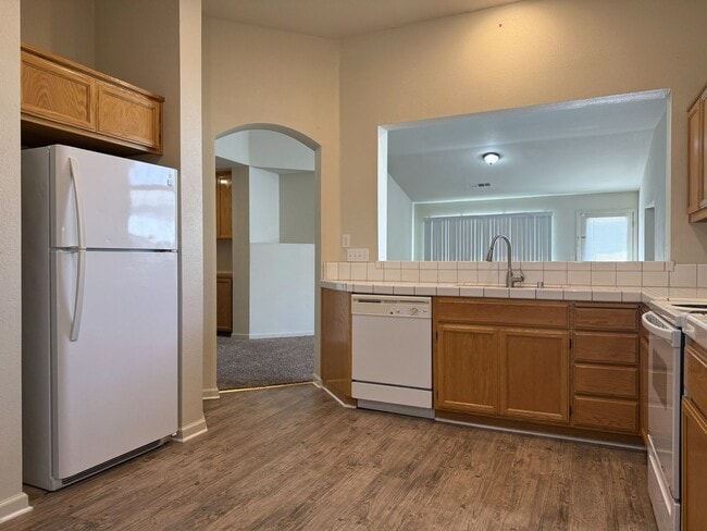 Building Photo - Available Now! Spacious home located in North Merced