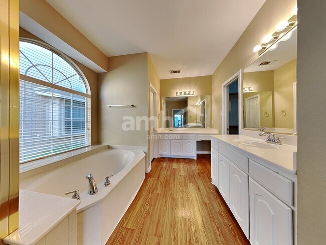 Building Photo - 5235 Kathryn Dr